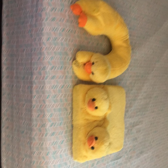 Yellow foot massage and Neck cozy - Picture 3 of 4